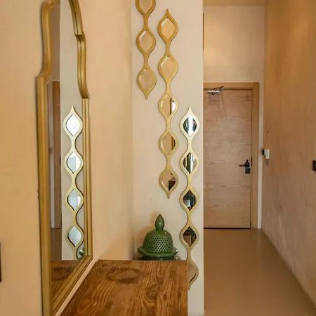Churchill Townhouse فندق
